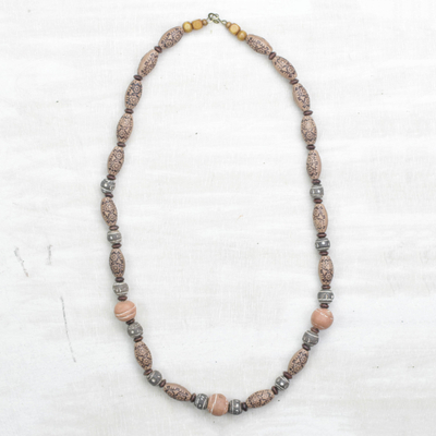 Perlenkette aus Keramik und recyceltem Kunststoff - Florale Halskette aus Keramik und recyceltem Kunststoff aus Ghana