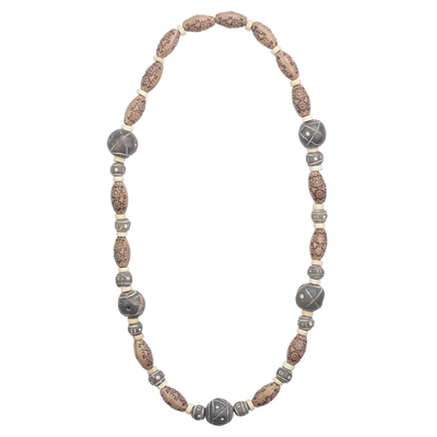 Perlenkette aus Keramik und recyceltem Kunststoff - Glückskette mit Perlen aus Keramik und recyceltem Kunststoff