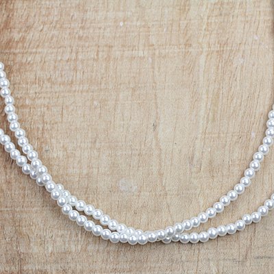 Perlenkette aus recyceltem Kunststoff - Weiße Perlenkette aus recyceltem Kunststoff aus Ghana