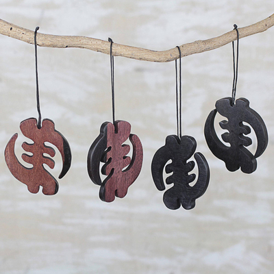 Ornamente aus Ebenholz, (4er-Set) - Handgefertigte Gye Nyame-Ornamente aus Ebenholz (4er-Set)