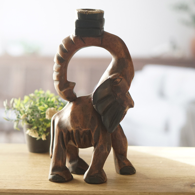 Kerzenhalter aus Holz - Elefanten-Kerzenhalter aus Holz, hergestellt in Ghana