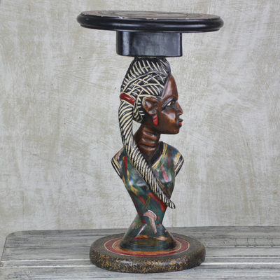Mesa decorativa de madera - Mesa decorativa de madera de cedro que representa a una mujer de Ghana