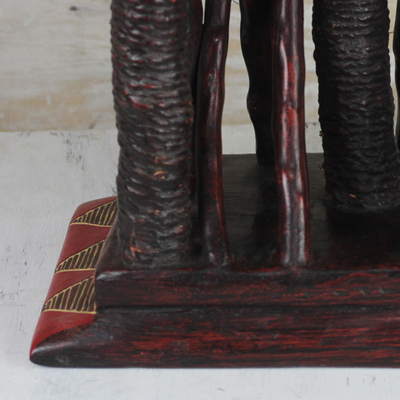 Dekorativer Thronhocker aus Holz - Dekorativer Thronhocker aus Holz, hergestellt in Ghana