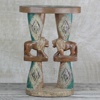 Wood accent table, Conversing Lions
