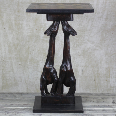 Mesa decorativa de madera de cedro - Mesa decorativa de madera de cedro de jirafa hecha a mano de Ghana