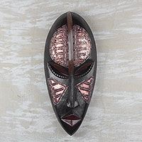 Máscara africana de madera, 'Esaabia' - Máscara africana femenina alargada de madera y aluminio de color marrón oscuro