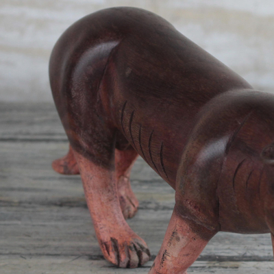 Holzskulptur – Leopardenskulptur aus Mahagoniholz ​​aus Ghana