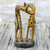 Holzskulptur - Romantische Giraffenskulptur aus Sese-Holz aus Ghana