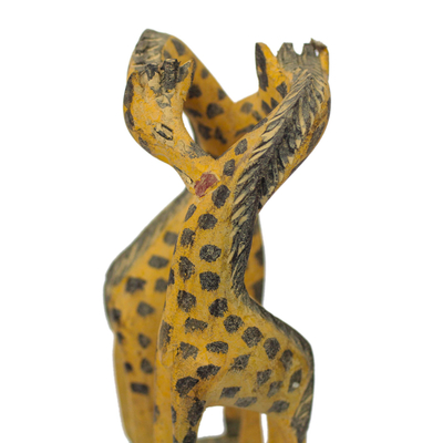 Escultura de madera - Romántica escultura de jirafa de madera de Sese de Ghana