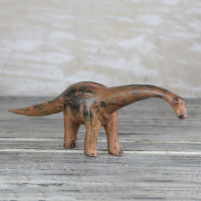 Escultura de madera - Escultura rústica de madera de Sese de un dinosaurio de Ghana