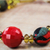 Perlenkette aus recyceltem Kunststoff - Perlenkette aus recyceltem Kunststoff und Baumwolle in Rot