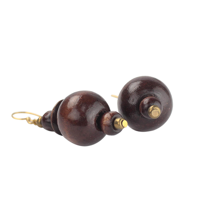 Ohrhänger aus Holz - Braune Holzscheiben- und runde Perlen-Ohrhänger aus Ghana