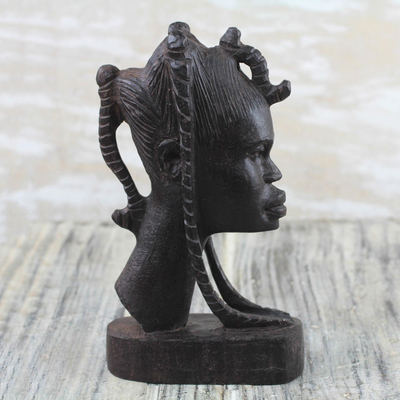 Skulptur aus Ebenholz, „Kopf eines Mädchens“. - Signierte Ebenholz-Skulptur eines Mädchens aus Ghana