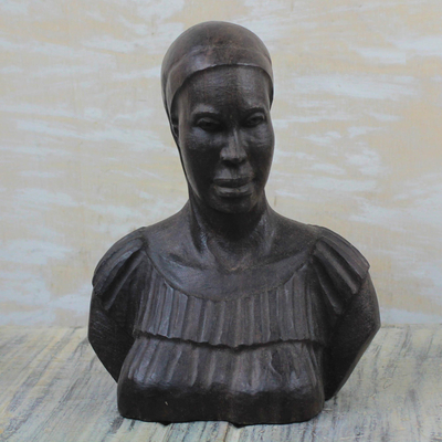 Escultura en madera de ébano - Busto de madera de ébano firmado por una mujer de Ghana