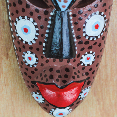 Afrikanische Holzmaske - Bemalte afrikanische Holzmaske, hergestellt in Ghana