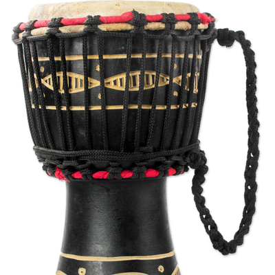 Mini-Djembe-Trommel aus Holz - Mini-Djembe-Trommel aus Holz mit Wellenmotiven aus Ghana