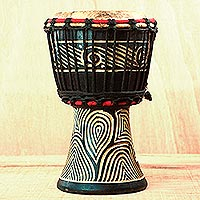 Tambor mini djembe de madera, 'Contours of Music' - Tambor mini djembe de madera con motivos lineales de Ghana
