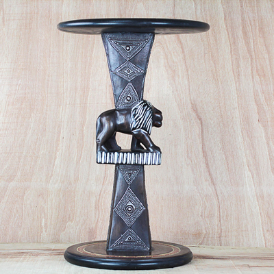 Wood accent table, 'Brown Lion' - Lion-Themed Cedar Wood Accent Table from Ghana