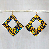 Pendientes colgantes de algodón, 'Orange Aseda' - Pendientes colgantes cuadrados de algodón en naranja de Ghana