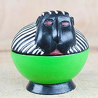 Dekoratives Holzglas „Monkey Keeper“ – Handgefertigtes dekoratives Affenglas aus Sese-Holz aus Ghana