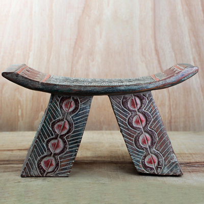 Dekorativer Hocker aus Holz, 'Lovely Araba'. - Dekorativer Hocker aus Holz und Aluminium von Sese, hergestellt in Ghana