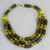 Statement-Halskette aus recyceltem Glas und Kunststoff - Braune und gelbe Statement-Halskette aus recycelten Kunststoffperlen