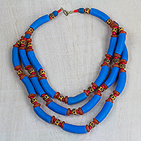 Statement-Halskette aus recyceltem Glas und Kunststoff, „Azure Empress“ – Blaue und orangefarbene Statement-Halskette aus recyceltem Kunststoff mit Perlen