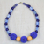 Halskette mit Perlenanhänger aus recyceltem Glas und Kunststoff - Halskette mit Perlenanhänger aus recyceltem Glas und Kunststoff in Blau