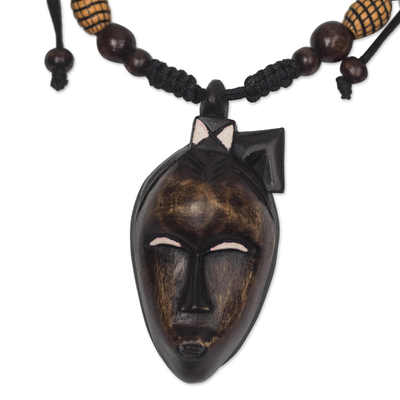 Holzanhänger Halskette 'Tribal Mask' - Afrikanische Halskette mit einstellbarer Länge und Masken-Anhänger aus Holz