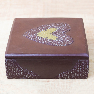 Caja decorativa de madera, 'Love Keeper' - Caja decorativa de madera con motivo de corazón de Ghana