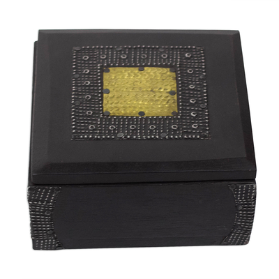 Dekorative Box aus Holz - Dekorative Box aus Sese-Holz, Aluminium und Messing aus Ghana