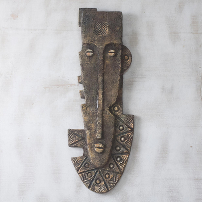 Máscara de madera africana, 'Good Sign' - Máscara africana de pared tallada a mano en madera contrachapada marrón y fibra de vidrio