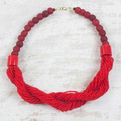 Torsade-Halskette aus recycelten Glasperlen - Rote Torsade-Statement-Halskette aus recycelten Glasperlen