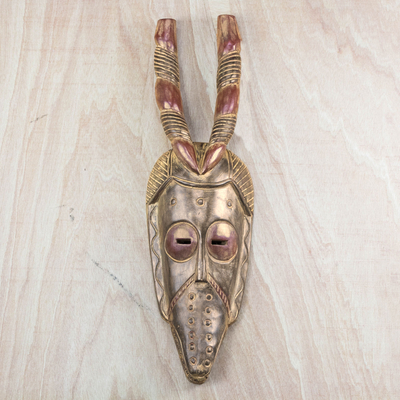Afrikanische Holzmaske - Handgeschnitzte westafrikanische Maske mit gehörntem Schnabelvogel aus Sese-Holz