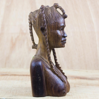 Holzskulptur – Büstenskulptur aus Mahagoniholz ​​einer Frau mit geflochtenem Haar