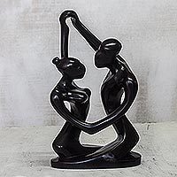 Escultura de madera - Escultura de madera romántica tallada a mano de Ghana