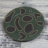 Dekorativer Holzteller, „Forest Spots“ – handgefertigter dekorativer Teller aus braunem und grünem Sese-Holz