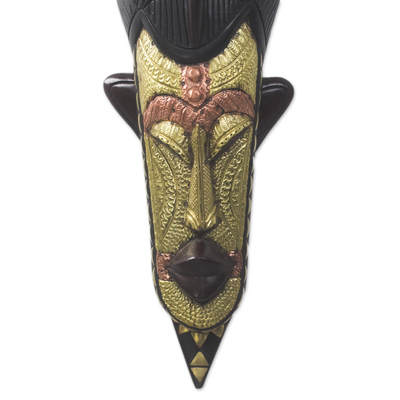 Afrikanische Holzmaske - Handgeschnitzte afrikanische Maske aus Sese-Holz und geätztem Messing