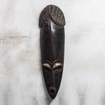 Afrikanische Holzmaske, 'Abrewaa' – handgeschnitzte afrikanische Sese-Holzmaske aus Ghana