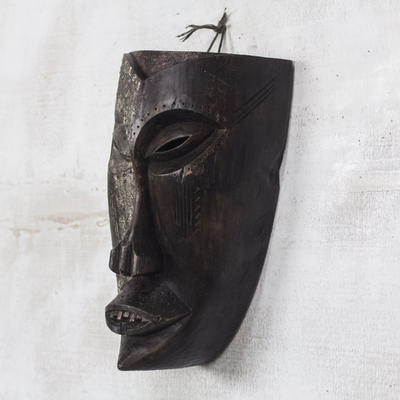 Afrikanische Holzmaske - Handgeschnitzte antike Wandmaske aus Sese-Holz aus Westafrika