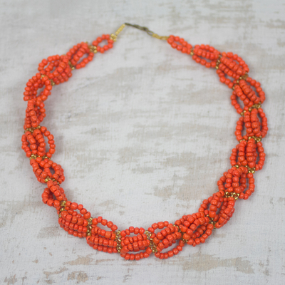 Perlenkette - Statement-Halskette aus gewebter Spitze aus recyceltem orangefarbenem Kunststoff