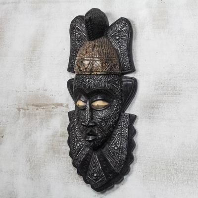 Afrikanische Holzmaske, 'Asantewaa' - Handgeschnitzte afrikanische Wandmaske der Königin Asantewaa aus Sese-Holz