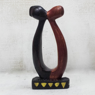 Escultura de madera, 'Amantes africanos' - Escultura de madera abstracta y romántica de Ghana
