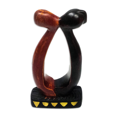 Escultura de madera, 'Amantes africanos' - Escultura de madera abstracta y romántica de Ghana