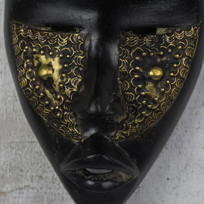 Afrikanische Holzmaske - Schwarz-goldene Dan-Maske aus afrikanischem Holz aus Ghana