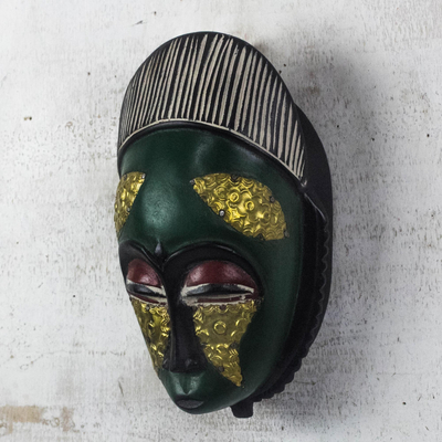 Máscara de madera africana - Máscara inspirada en Baule de madera africana verde y dorada de Ghana