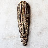 Máscara de madera africana, 'Nhyira Rising' - Máscara de madera Sese con detalle tallado a mano de Ghana