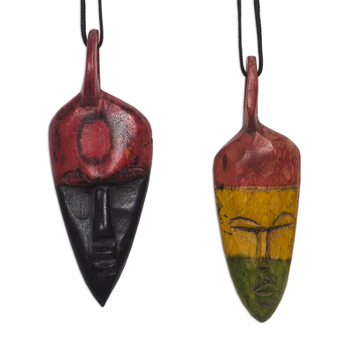 Holzornamente, 'Bunte Masken' (4er-Satz) - Afrikanische maskenbehangene Holzornamente aus Ghana (4er-Satz)