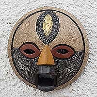 Máscara de madera africana, 'Tercer ojo' - Máscara redonda de madera africana con detalles en latón y aluminio