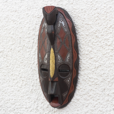 Máscara de madera africana - Máscara de madera africana con detalles de latón y aluminio de Ghana